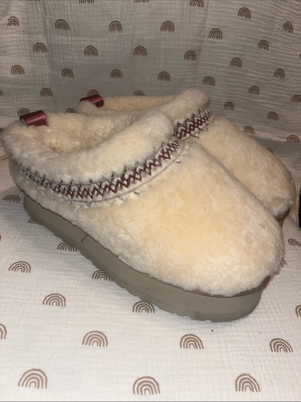 UGG Tazz Cozy Cream Shearling Slippers size 8
